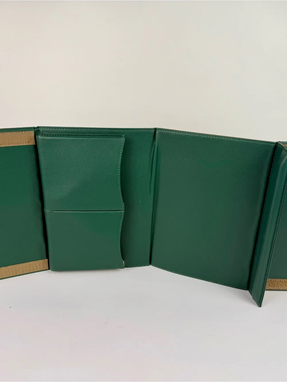 LEVENGER Lev Tex Foldable Green Tablet Stand With Pockets NEW